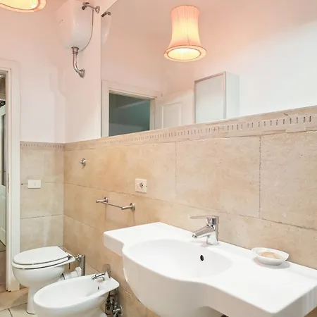 Palazzo Pitti & Boboli Comfortable Apartment *